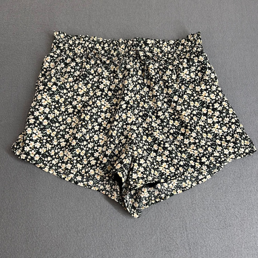 Altar'd State Shorts Womens M Black Floral Smocked Waist Flowy Boho Pocket Short